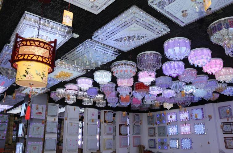 成都灯具批发行业新亮点：市场动向与趋势